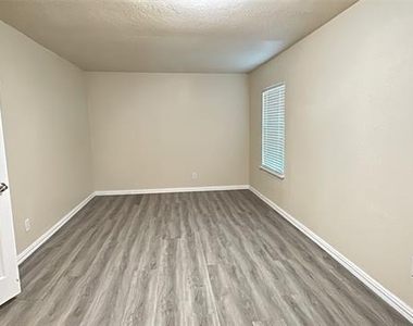 4706 Sachse Road - Photo Thumbnail 17