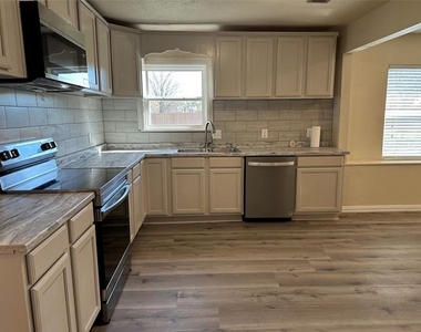 4706 Sachse Road - Photo Thumbnail 9