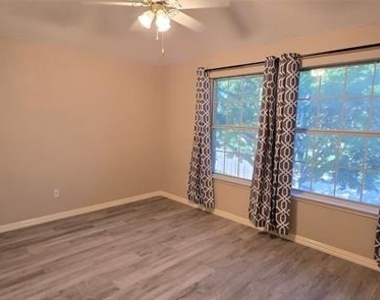 7509 Avalon Drive - Photo Thumbnail 16