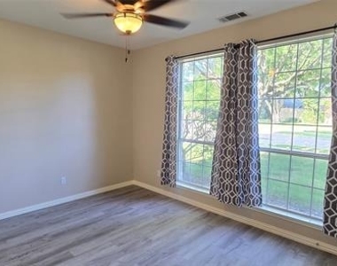 7509 Avalon Drive - Photo Thumbnail 5