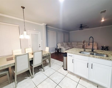 1024 Fair Oaks Drive - Photo Thumbnail 10