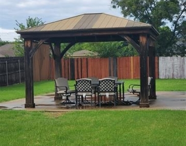 1024 Fair Oaks Drive - Photo Thumbnail 4