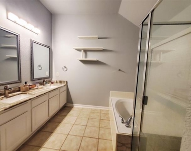 1024 Fair Oaks Drive - Photo Thumbnail 26