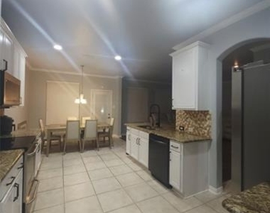1024 Fair Oaks Drive - Photo Thumbnail 12