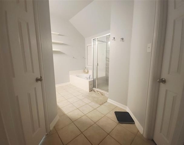 1024 Fair Oaks Drive - Photo Thumbnail 25