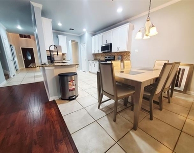 1024 Fair Oaks Drive - Photo Thumbnail 13