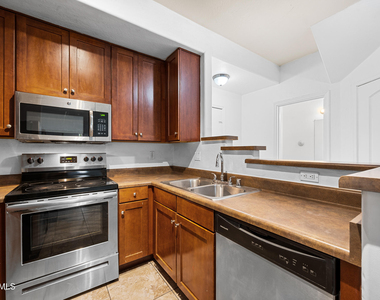 4608 W Maryland Avenue - Photo Thumbnail 6