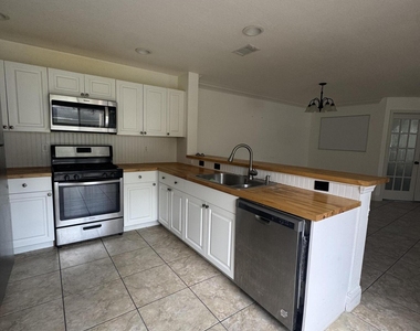 1733 Pointe West Way - Photo Thumbnail 11