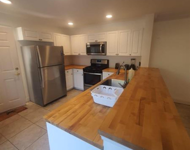 1733 Pointe West Way - Photo Thumbnail 12