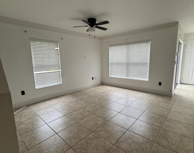 1733 Pointe West Way - Photo Thumbnail 8