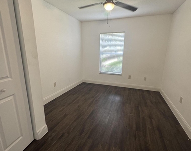 1733 Pointe West Way - Photo Thumbnail 5