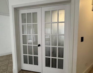 1733 Pointe West Way - Photo Thumbnail 4