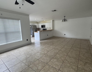 1733 Pointe West Way - Photo Thumbnail 9