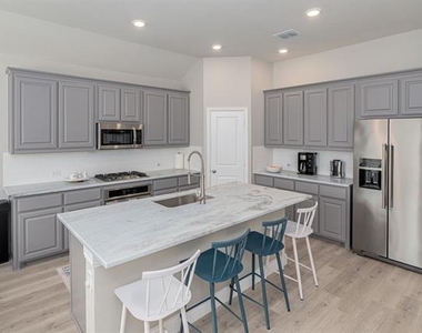4104 Mockingbird Lane - Photo Thumbnail 6