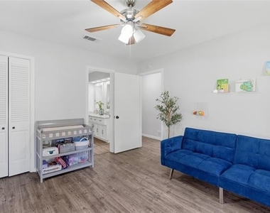 412 E Northgate Drive - Photo Thumbnail 11