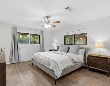 412 E Northgate Drive - Photo Thumbnail 17
