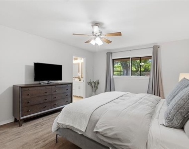 412 E Northgate Drive - Photo Thumbnail 18