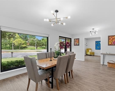 412 E Northgate Drive - Photo Thumbnail 5