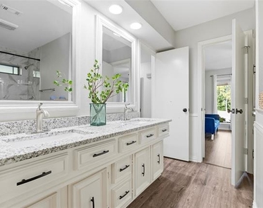 412 E Northgate Drive - Photo Thumbnail 12