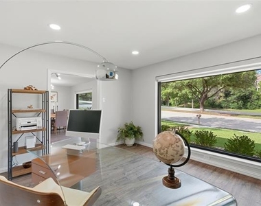 412 E Northgate Drive - Photo Thumbnail 9