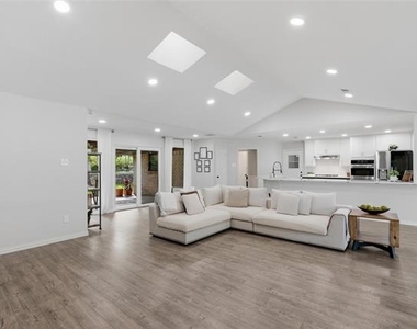 412 E Northgate Drive - Photo Thumbnail 4