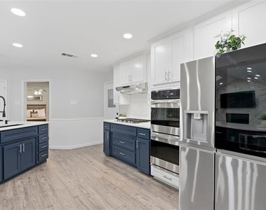 412 E Northgate Drive - Photo Thumbnail 7
