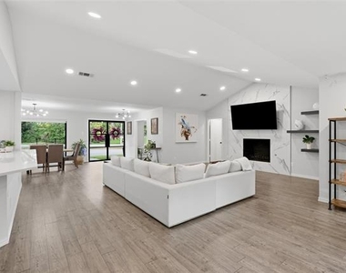 412 E Northgate Drive - Photo Thumbnail 1