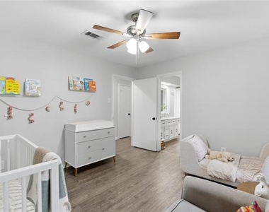 412 E Northgate Drive - Photo Thumbnail 16