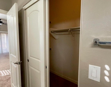 2150 W Alameda Road - Photo Thumbnail 6