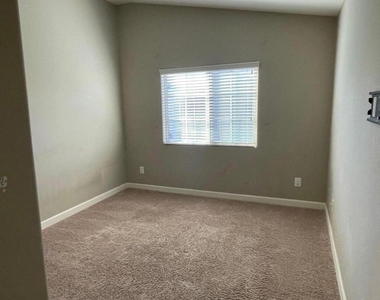 2150 W Alameda Road - Photo Thumbnail 11