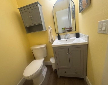 211 Country Lane - Photo Thumbnail 13