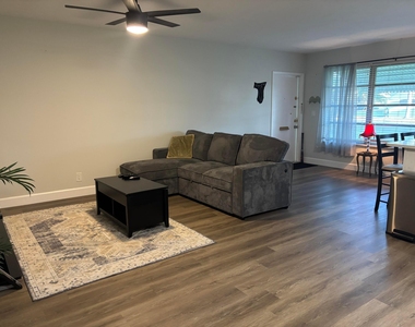 211 Country Lane - Photo Thumbnail 7