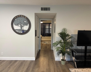 211 Country Lane - Photo Thumbnail 12