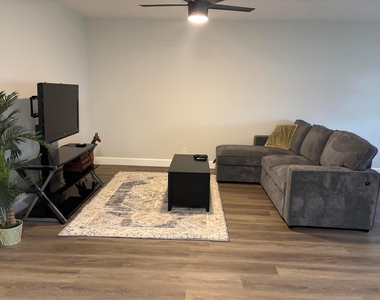 211 Country Lane - Photo Thumbnail 8