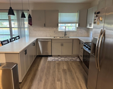 211 Country Lane - Photo Thumbnail 6