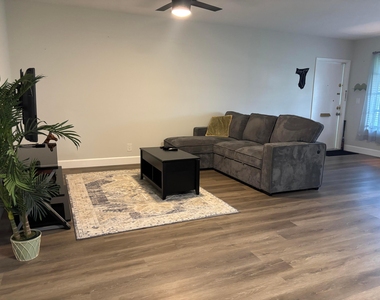 211 Country Lane - Photo Thumbnail 9