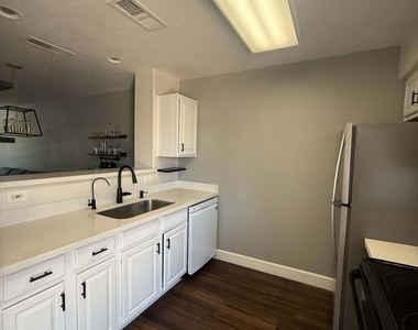 1505 N Center Street - Photo Thumbnail 6