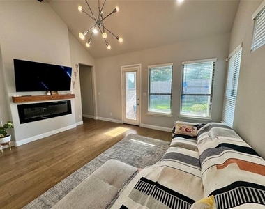 6443 Culverdale Lane - Photo Thumbnail 7