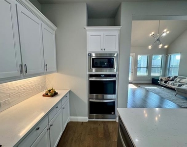 6443 Culverdale Lane - Photo Thumbnail 10
