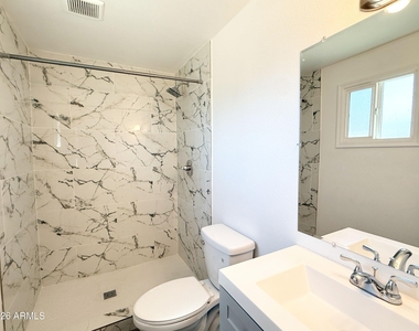 2027 N 66th Drive - Photo Thumbnail 10