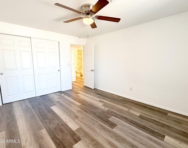 2027 N 66th Drive - Photo Thumbnail 12