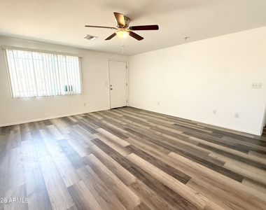 2027 N 66th Drive - Photo Thumbnail 4
