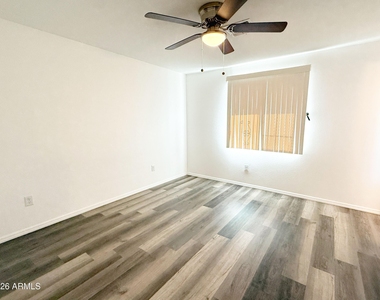 2027 N 66th Drive - Photo Thumbnail 8