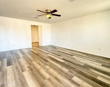 2027 N 66th Drive - Photo Thumbnail 2