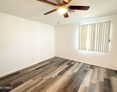 2027 N 66th Drive - Photo Thumbnail 13