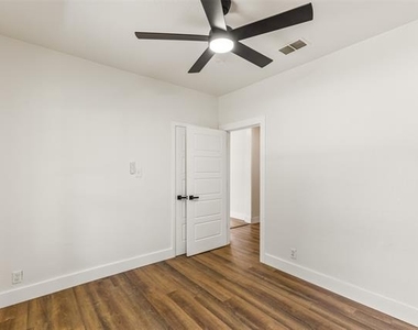 418 Lillian Street - Photo Thumbnail 16