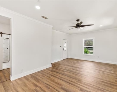 418 Lillian Street - Photo Thumbnail 7