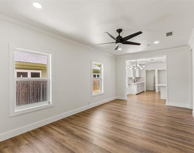 418 Lillian Street - Photo Thumbnail 5