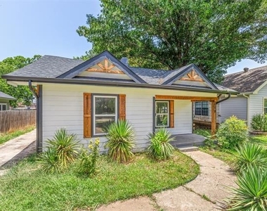 418 Lillian Street - Photo Thumbnail 2