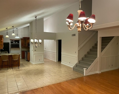 232 Maplecrest Circle - Photo Thumbnail 4